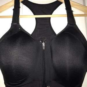 Zipper front sports bra